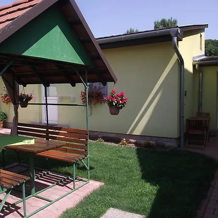 Kaszas Garden *