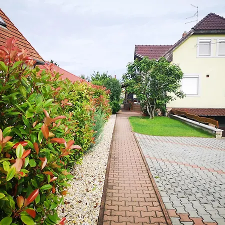 アパート Kaszas Garden *