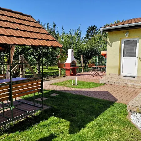 Apartment Kaszas Garden
