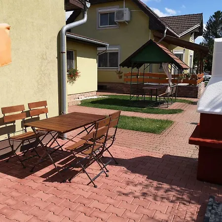Apartment Kaszas Garden